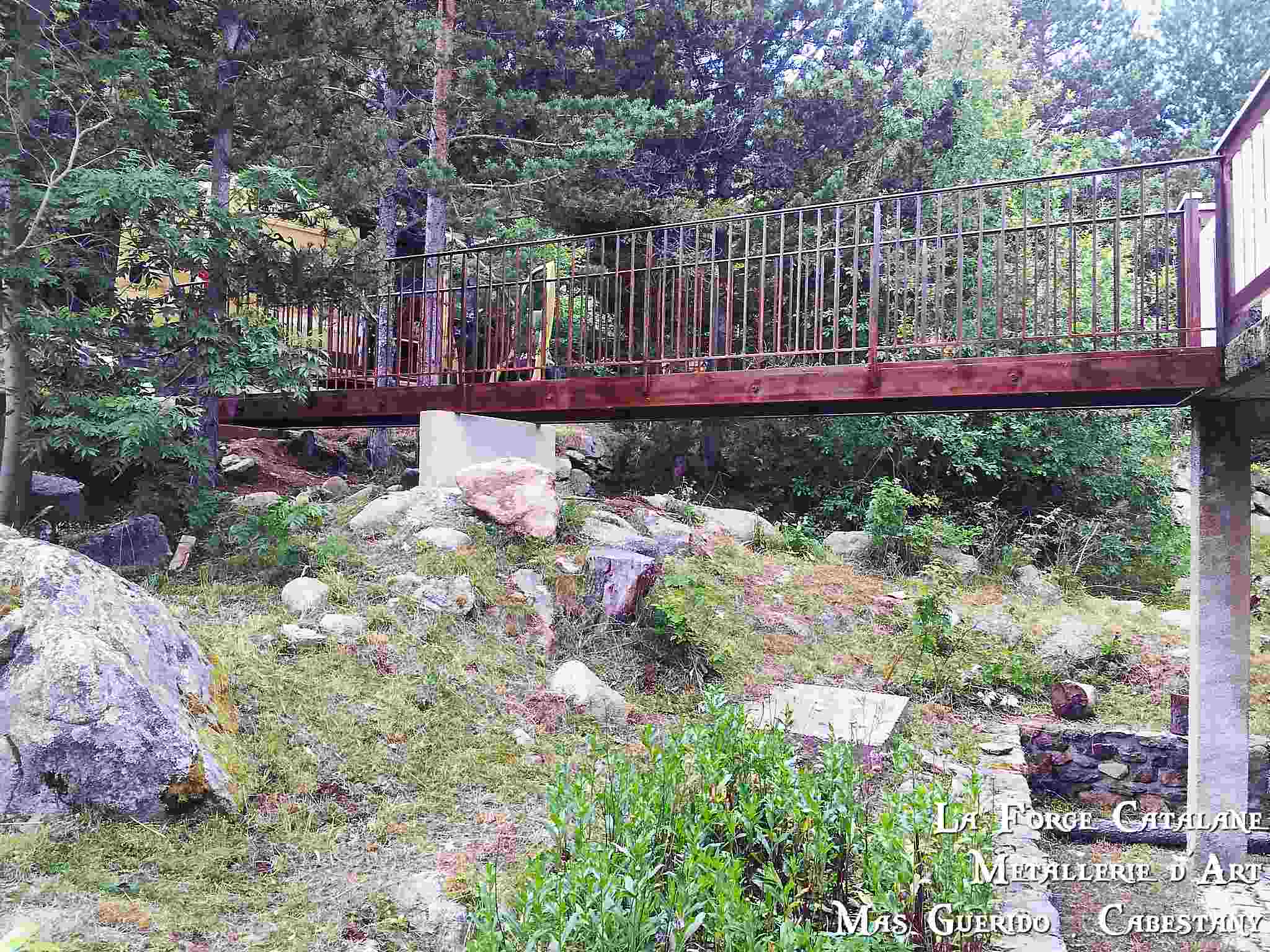 Passerelle rouille caillebotis fer Forge Catalane Cabestany.jpg